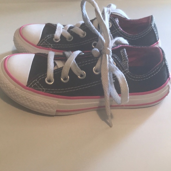 girls black and pink converse